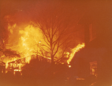 606184 Afbeelding van de brand in de concertzaal Tivoli (Lepelenburg) te Utrecht.